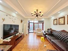 带200平私家花园!出门地铁口 永旺隔壁次新小区大4房