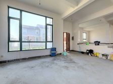 独栋大院子 合家欢花苑 4室3厅 267.93平 实地看房