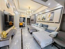 轻轨站附近带150平私家花园精装修2居室 业主急售价格可面谈