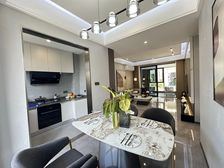 依山而建 现房现证 拎包入住 3室2厅2卫别墅