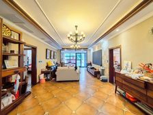 龙头寺公园里大底跃洋房 可做4层楼实得800平 花园200平