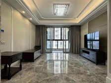 近地铁 次新小区 近医院 双卫 车位充足 装修好 动静分离