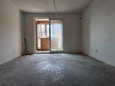 佘北茸腾苑电梯中高楼层三房 南北通透落地窗 地段繁华交通便利