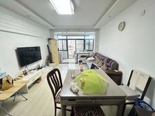 临河位置1楼采光好附带院子30平 户型好南北通透 看房方便