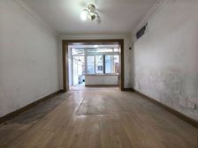 上大东村 商业配套成熟 出行方便 一楼带院子 采光好 有钥匙