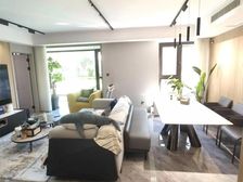 次新小区,精装修一楼复地下室,飞机户型大花园,宽厅视野开阔急