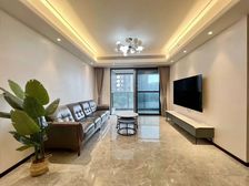 2022年此次小区 精装4房 低过市场价 急售 拎包入住