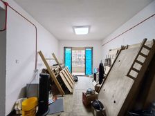 急售99k 带阳台看中庭 有车位 业主承担税 轻轨旁