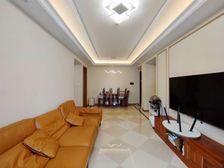 带外阳台!精装3房 业主急 卖!轻轨旁!