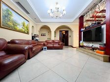 (石桥铺核心位置)(一线看湖洋房)( 四房双卫)(急卖)