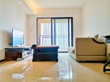 必看好房!天街旁边,轻轨站门口,精装大三房双卫!