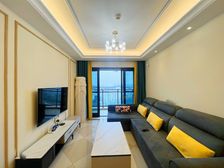 6号线轻轨站旁边的一套精装三房,现在只要70.