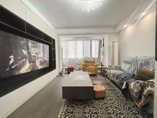 小区中心位置,送超大阳台,南北通透,全明户型 ,可接受置换!