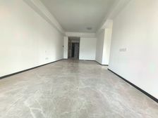 新上房源 处理了8楼看中庭