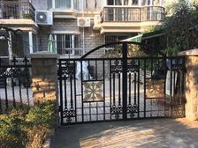 南进门入户,带60平大花园,可停两部车,南北通透前后无遮挡!