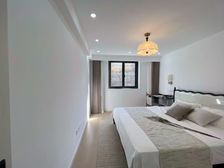 斜土路1358弄小区 中间楼层采光好 南北通透 购物方便