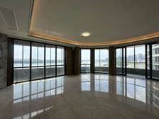 一层一天地!江景永不遮挡!三期lou王大平层!从未入住新盘