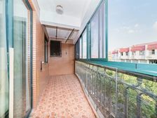 金汇华光城 飞机户型的三房 南北通透 看房有钥匙 送固定车位