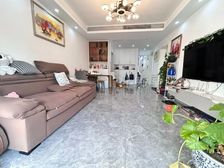 商业配套成熟 南北通透 装修豪华保养好 居住密度低 大两居