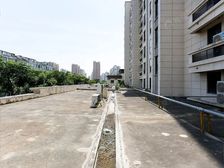 送50平大露台 带产权车位 中央空调带地暖 满五业主新房已定