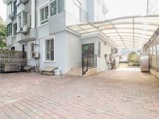 大花园双拼。地上三层。再送地下室和阁楼。有钥匙。买好房急出。