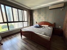 新上 低楼层,光线非常OK,装修也过得去,喜欢的老板来约