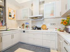 三期房源,二次重新装修,位置安静采光充足拎包入住