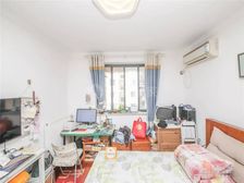 新上崮山小区花园位置,前后无遮挡,视野开阔,三楼精装修4年