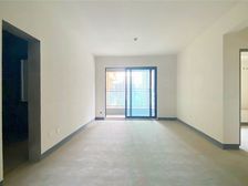 中粮鸿云 正规商品房 次新房 南向采光好 交通便利 带电梯