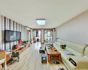 九龙家园北区 3室1厅 130.03平二层不临街 社区好停车