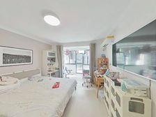 新上!一楼带大院子 小区花园位置 精装修全送 满五 近D铁