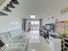 送阁楼带露台 华银坊 满五 使用面积一百五十平