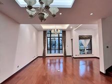 万科红郡英伦风格,5间套房,南北通透采光好,满五