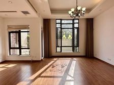 万科红郡(二期) 联排边套,南北通透,位置安静,价格好谈。