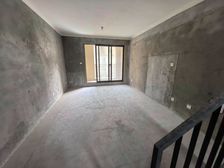 上明珠实验带产权车位,阁楼,叠加叠墅,有议价,诚心出售。