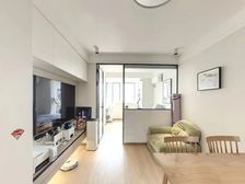 新出笋盘 小区中间位置 带固定车位 房东已买急售 黄金楼层!