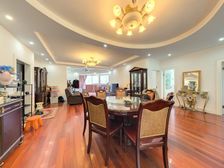 万都必看三房,中间楼层,带15平拐角阳台,满足养花养草爱好