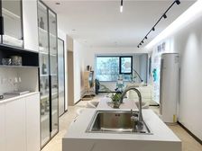 南明市中心地铁口顶楼复式带露台苏式园林 收藏