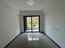 蓝鲸世界旁,电梯三房,双南户型,税费各付,有议价,方便看房。