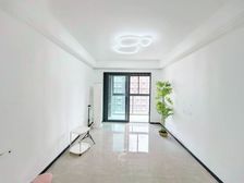 蓝鲸购物中心旁,精装电梯三房,好楼层,换房急出,看房随时方便