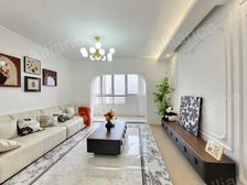 地铁口 全新装修直接拎包入住 看房随时 价格可谈