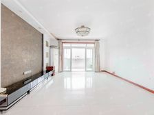 四室两卫 电梯高层 房 商业配套成熟 交通方便