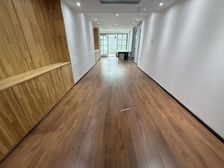 带!物业直租 无费用 适合服装 珠宝 纹身 美甲 化妆等