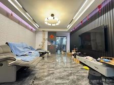 精装修60 全送!一楼带大大花园!诚意出售 价格可谈