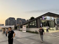 地铁口商铺,商场入口高奢餐饮 年租金8.8万