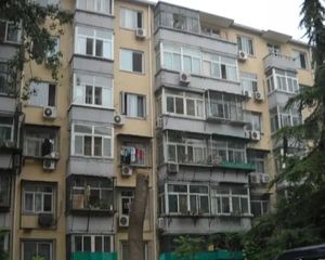 玉皇庄小区出售南向一居 中间楼层