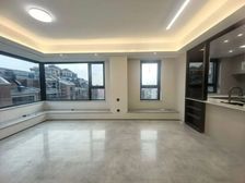 地铁品质新房现房 精装转角大飘窗 三面采光 商圈配套完善!