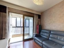 三开间朝南,户型装修好,价格可谈,采光无遮挡,随时可看!