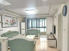 精装电梯4房,厅南北通,四开间朝南,小区中心位置,带车位