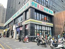 年10.8万!写字楼拐角!直通大堂出入口便利店